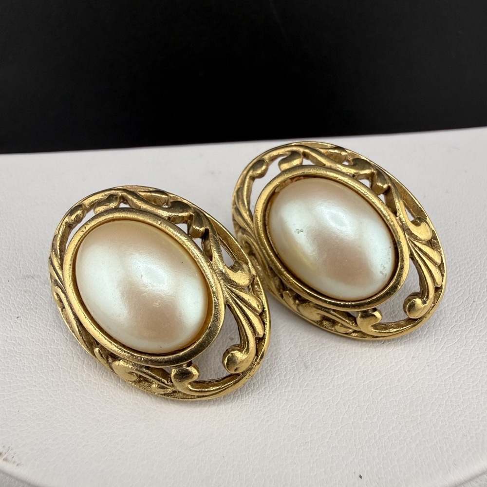 Vintage Richelieu Earrings Pierced‎ Gold Tone Faux Pearl